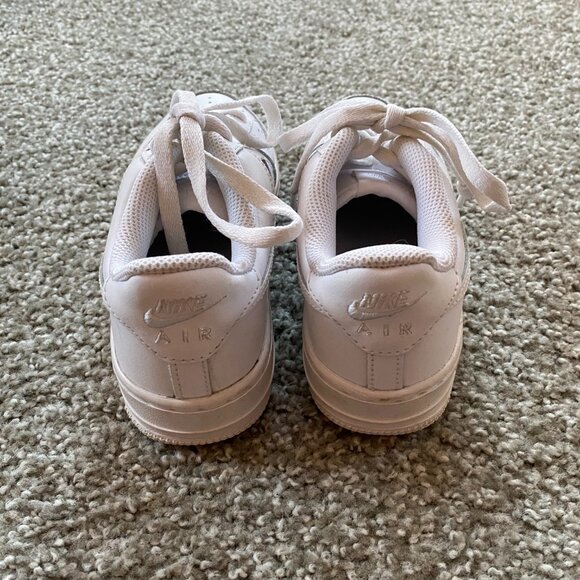 Women's Size 6.5 - Nike Air Force 1 White Classic Shoe - Picture 4 of 5